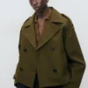 Oversized kurzer Zweireiher-Trenchcoat