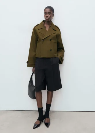 Oversized kurzer Zweireiher-Trenchcoat