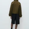 Oversized kurzer Zweireiher-Trenchcoat
