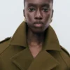 Oversized kurzer Zweireiher-Trenchcoat