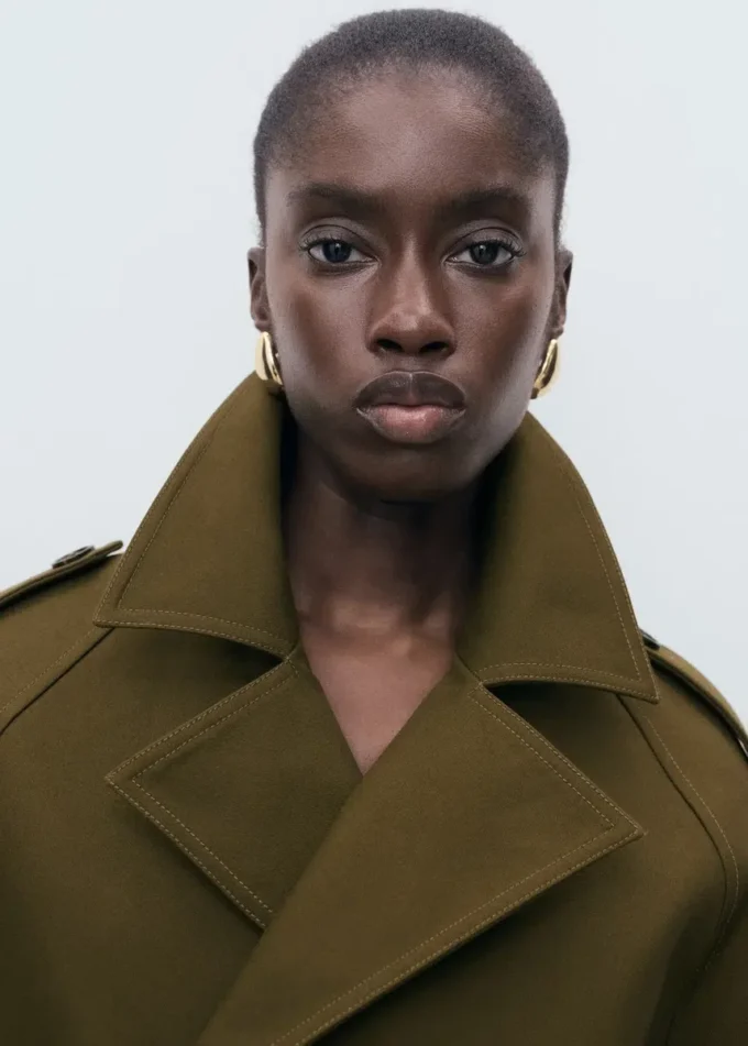 Oversized kurzer Zweireiher-Trenchcoat