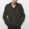 Oversized-Strickjacke mit V-Ausschnitt