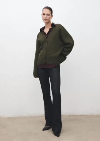 Oversized-Strickjacke mit V-Ausschnitt Oversized-Strickjacke mit V-Ausschnitt