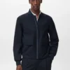 Packbare, wasserabweisende Bomberjacke Packbare, wasserabweisende Bomberjacke