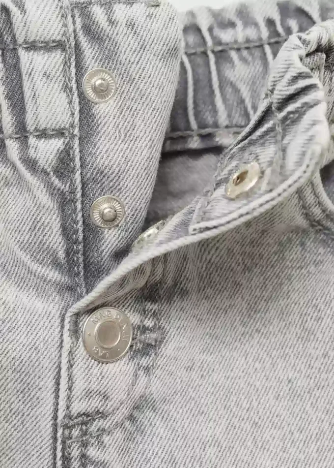 Paperbag-Jeans mit Knöpfen Paperbag-Jeans mit Knöpfen