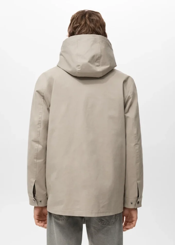 Parka mit abnehmbarer Innenkapuze Parka mit abnehmbarer Innenkapuze