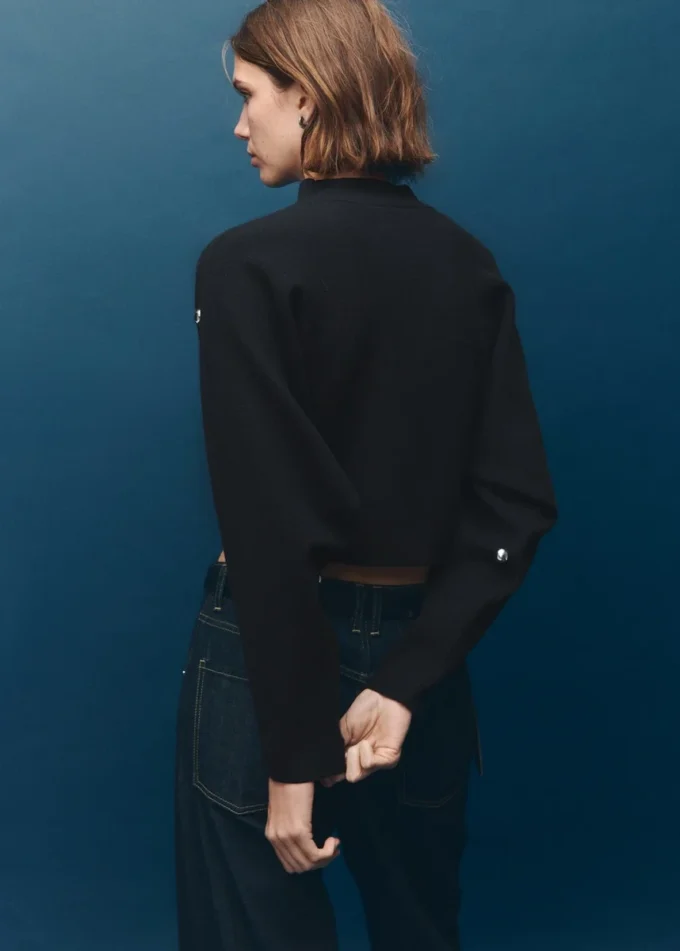 Perkins-Ausschnitt-Pullover mit Kugeln Perkins-Ausschnitt-Pullover mit Kugeln