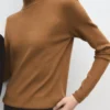 Perkins-Hals-Pullover mit Knopf