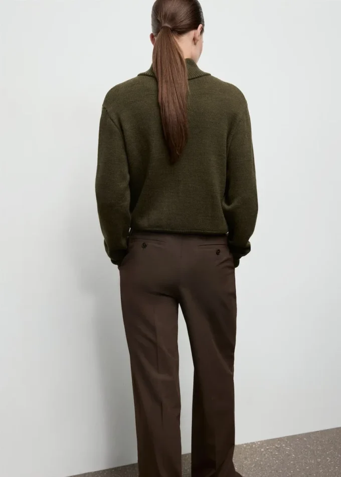 Perkins-Hals-Pullover mit Knopf