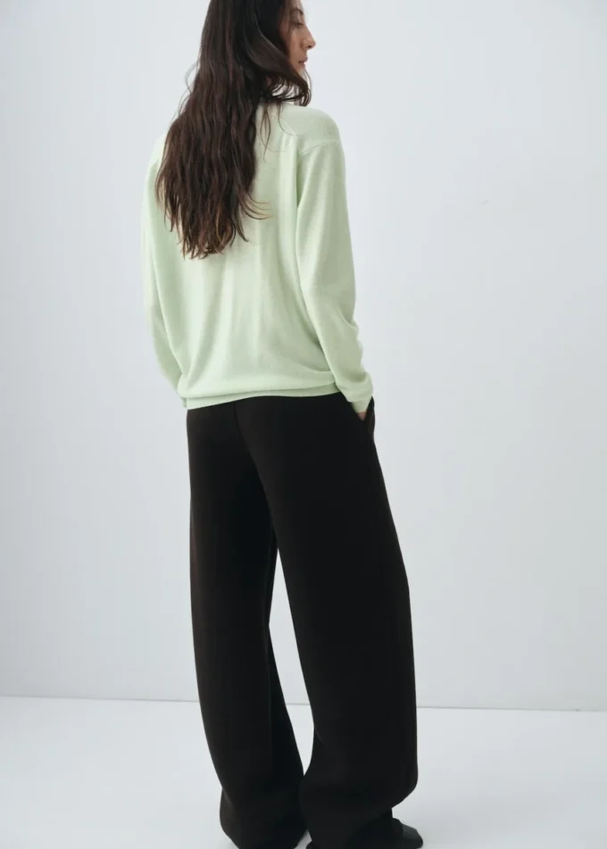 Polo-Pullover aus 100 % Wolle Polo-Pullover aus 100 % Wolle