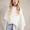 Poncho mit Zopfmuster Poncho mit Zopfmuster