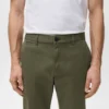 Prato kurze, konisch geschnittene Chino-Hose