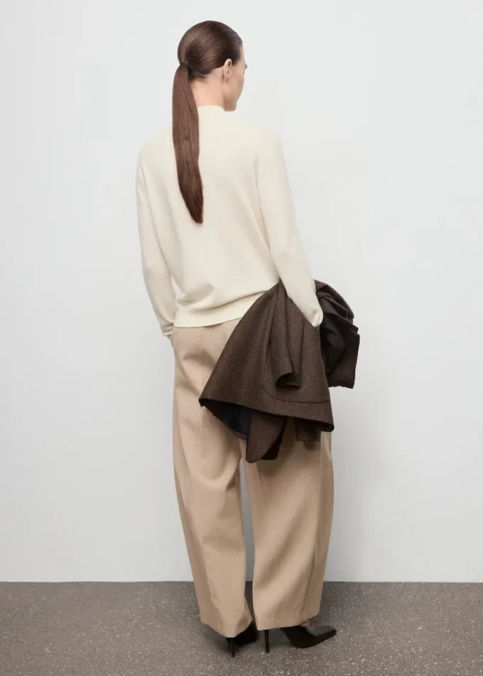 Pullover aus 100 % Kaschmir mit Perkins-Ausschnitt Pullover aus 100 % Kaschmir mit Perkins-Ausschnitt