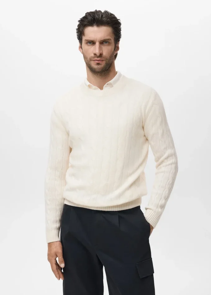 Pullover aus 100 % Wolle mit Zopfmuster Pullover aus 100 % Wolle mit Zopfmuster