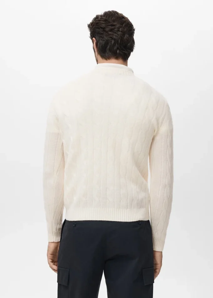 Pullover aus 100 % Wolle mit Zopfmuster Pullover aus 100 % Wolle mit Zopfmuster