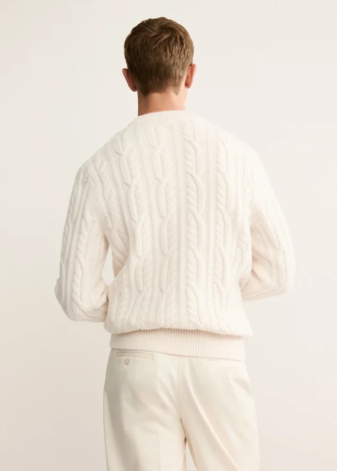 Pullover aus 100 % Wolle mit Zopfmuster Pullover aus 100 % Wolle mit Zopfmuster