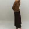 Pullover mit asymmetrischem Ausschnitt und Knöpfen Pullover mit asymmetrischem Ausschnitt und Knöpfen