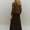 Pullover mit asymmetrischem Ausschnitt und Knöpfen Pullover mit asymmetrischem Ausschnitt und Knöpfen