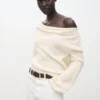Pullover mit drapiertem Ausschnitt Pullover mit drapiertem Ausschnitt