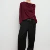Pullover mit drapiertem Ausschnitt Pullover mit drapiertem Ausschnitt
