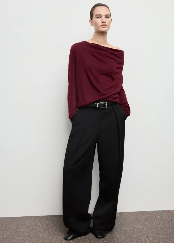 Pullover mit drapiertem Ausschnitt Pullover mit drapiertem Ausschnitt