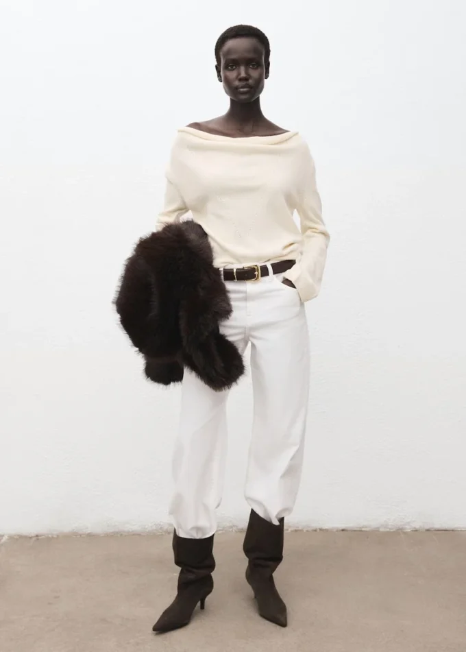 Pullover mit drapiertem Ausschnitt Pullover mit drapiertem Ausschnitt