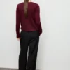 Pullover mit drapiertem Ausschnitt Pullover mit drapiertem Ausschnitt