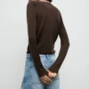 Pullover mit drapiertem Ausschnitt Pullover mit drapiertem Ausschnitt
