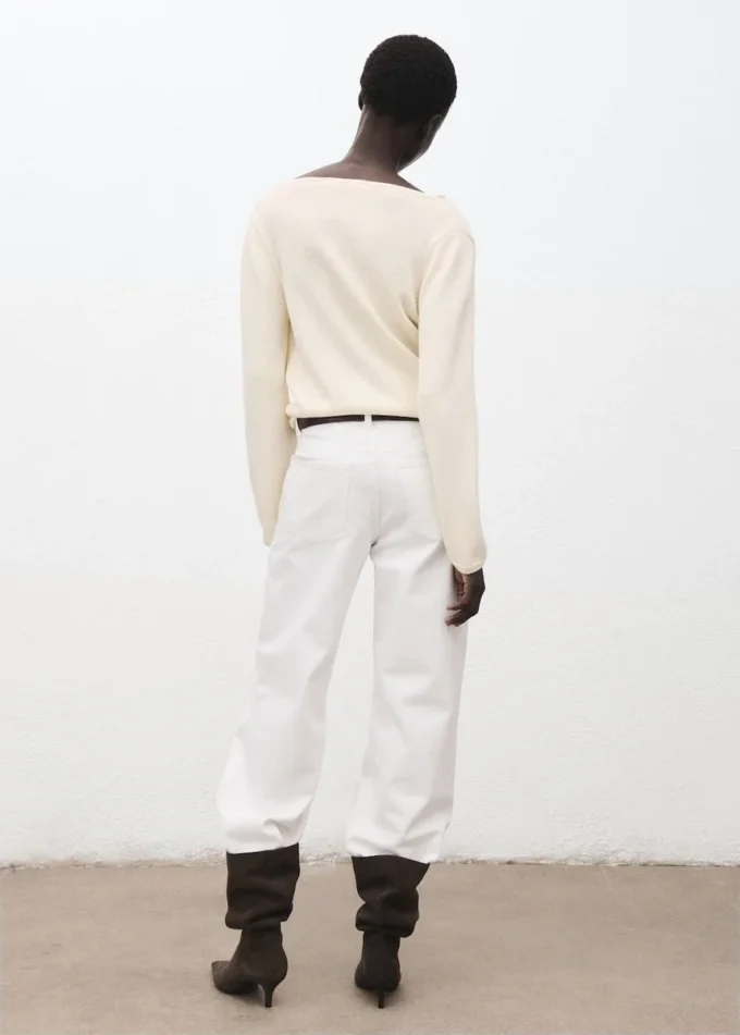 Pullover mit drapiertem Ausschnitt Pullover mit drapiertem Ausschnitt