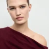 Pullover mit drapiertem Ausschnitt Pullover mit drapiertem Ausschnitt