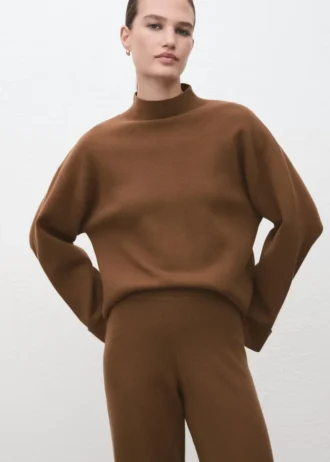 Pullover mit hohem Kragen