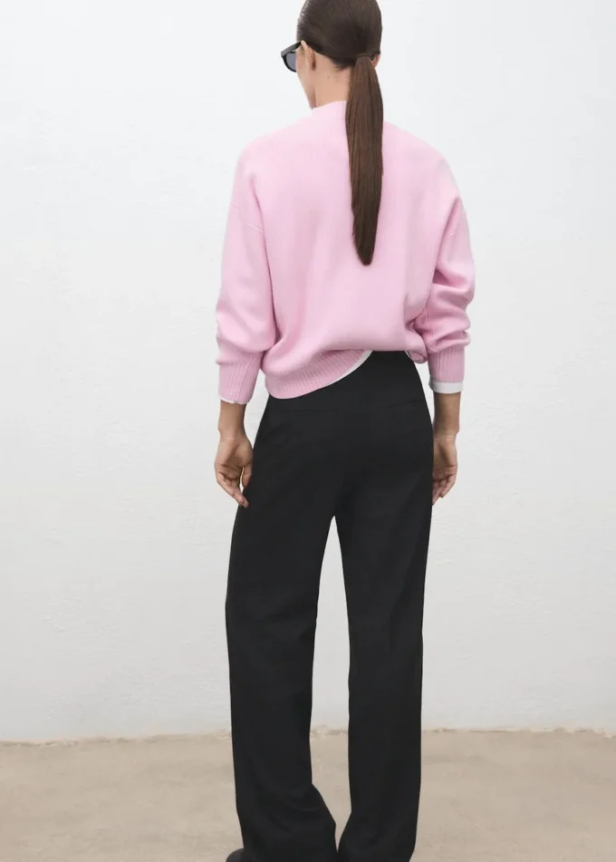 Pullover mit hohem Kragen Pullover mit hohem Kragen