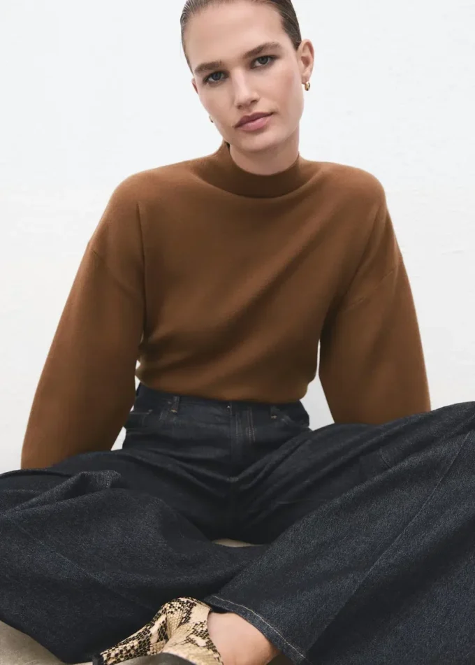 Pullover mit hohem Kragen Pullover mit hohem Kragen