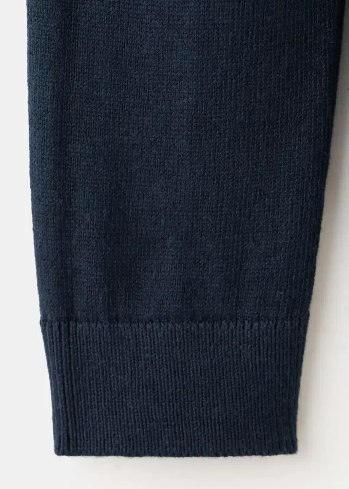 Pullover mit Reißverschluss am Hals Pullover mit Reißverschluss am Hals
