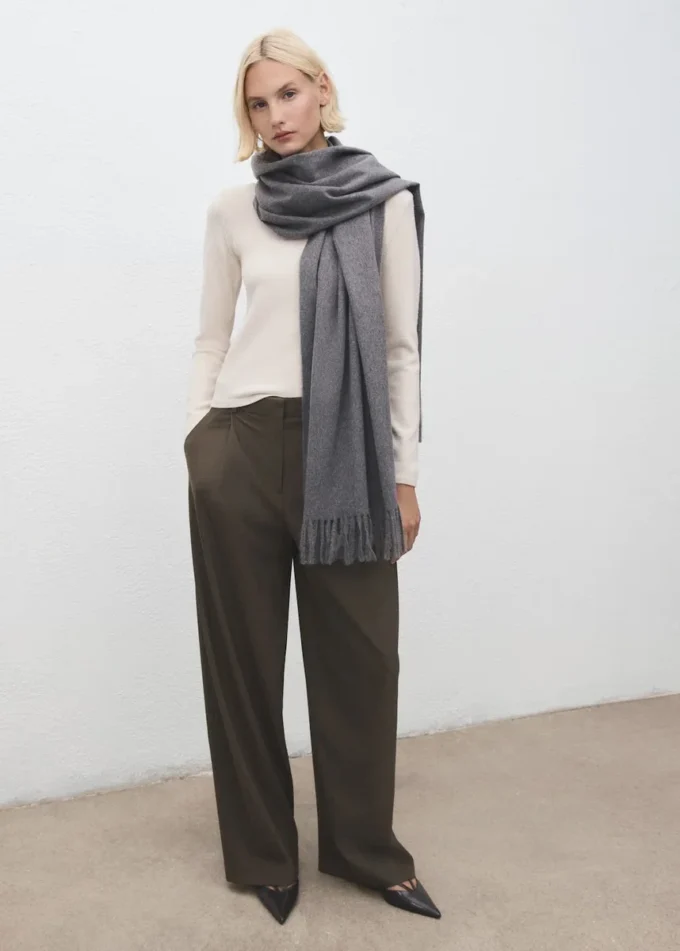 Pullover mit U-Boot-Ausschnitt Pullover mit U-Boot-Ausschnitt