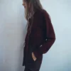 Pullover mit V-Ausschnitt und Schal Pullover mit V-Ausschnitt und Schal