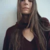 Pullover mit V-Ausschnitt und Schal Pullover mit V-Ausschnitt und Schal