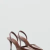Pumps aus Lackleder mit spitzer Zehenpartie Pumps aus Lackleder mit spitzer Zehenpartie