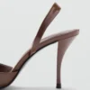 Pumps aus Lackleder mit spitzer Zehenpartie Pumps aus Lackleder mit spitzer Zehenpartie