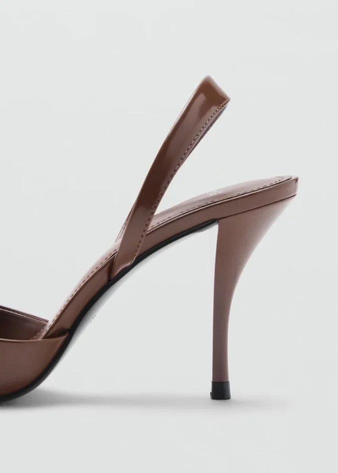 Pumps aus Lackleder mit spitzer Zehenpartie Pumps aus Lackleder mit spitzer Zehenpartie