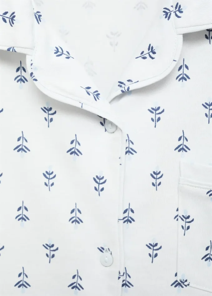 Pyjama mit Blumenmuster Pyjama mit Blumenmuster