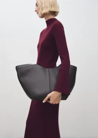 Rippstrickkleid mit Perkins-Ausschnitt
