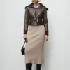 Rippstrickkleid mit Perkins-Ausschnitt Rippstrickkleid mit Perkins-Ausschnitt