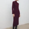 Rippstrickkleid mit Perkins-Ausschnitt Rippstrickkleid mit Perkins-Ausschnitt