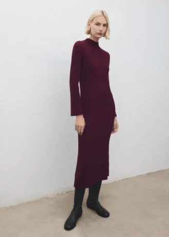 Rippstrickkleid mit Perkins-Ausschnitt