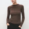 Rippstrickpullover mit Perkins-Kragen Rippstrickpullover mit Perkins-Kragen