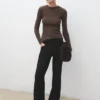 Rippstrickpullover mit Perkins-Kragen Rippstrickpullover mit Perkins-Kragen