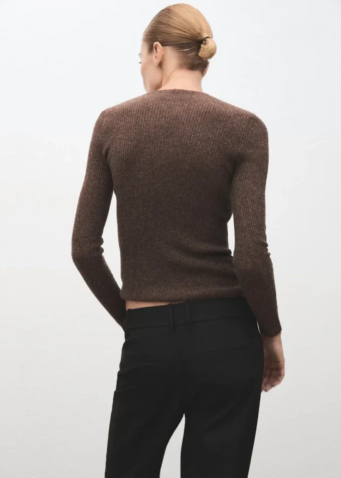 Rippstrickpullover mit Perkins-Kragen Rippstrickpullover mit Perkins-Kragen