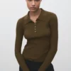 Rippstrickpullover mit Rollkragen Rippstrickpullover mit Rollkragen
