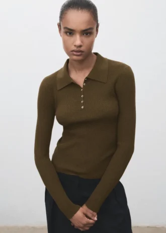 Rippstrickpullover mit Rollkragen